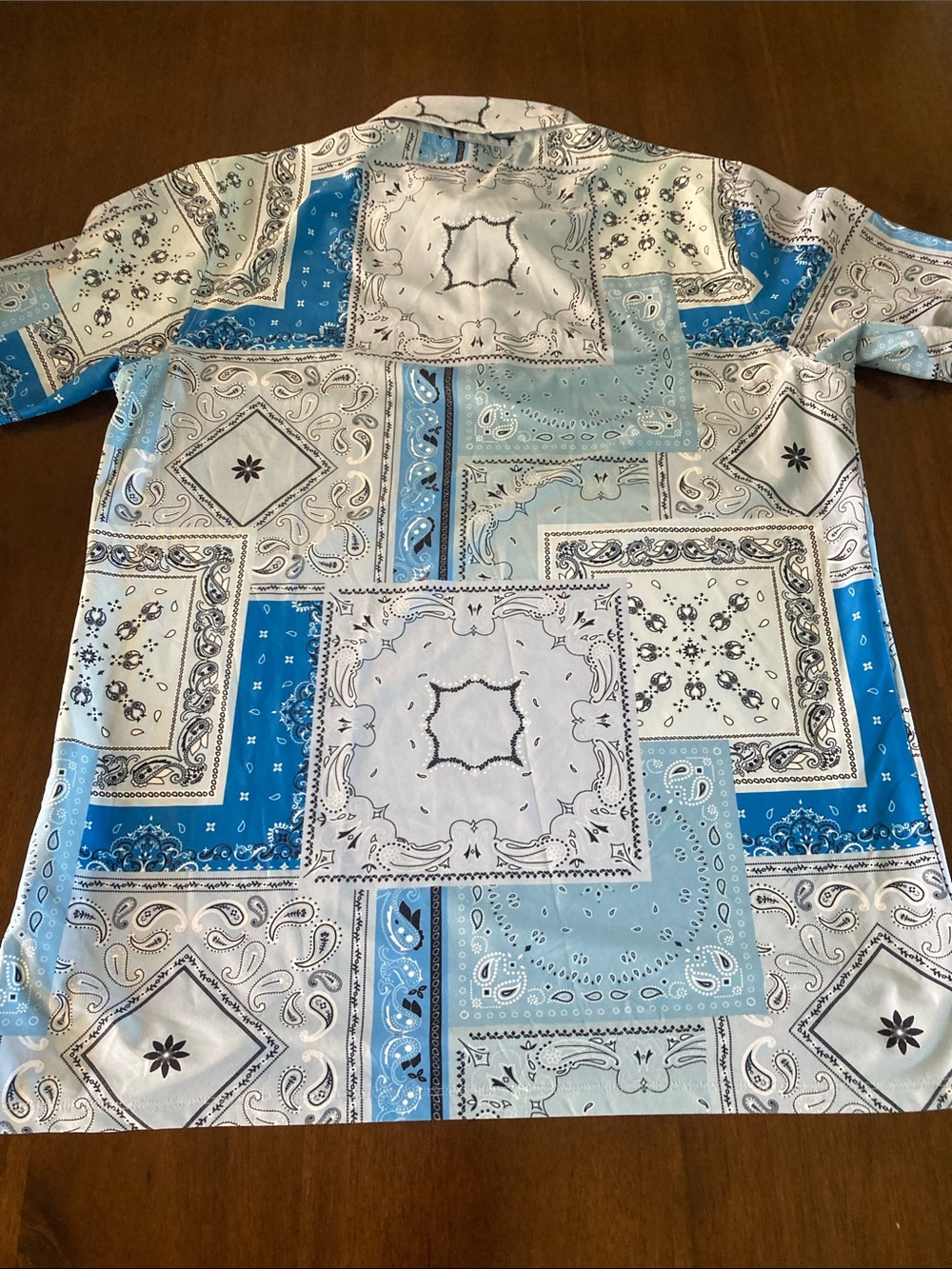 G/FORE Men’s White and Light Blue Bandana-Print Polo - Picture 8 of 9